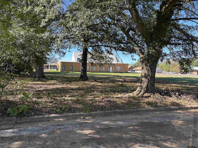 Listing photo 3 for 404 W Duval St, Troup TX 75789