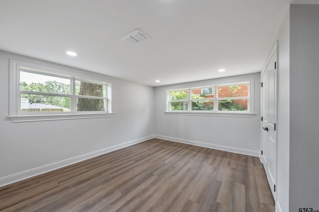 2918 Oak Knob Dr, Tyler, TX 75701 - unfurnished room featuring wood finished floors, plenty of natural light, recessed lighting, and baseboards