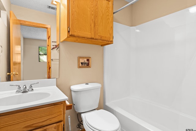 149 Primrose Path, Hawkins, TX 75765 - full bath featuring a textured ceiling, vanity, toilet, and shower / bathtub combination