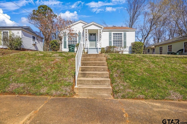 view of front facade with a front yard