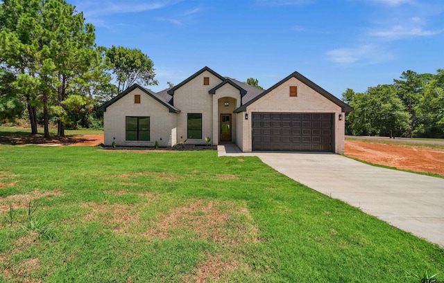 view of front of house featuring a garage and a front yard