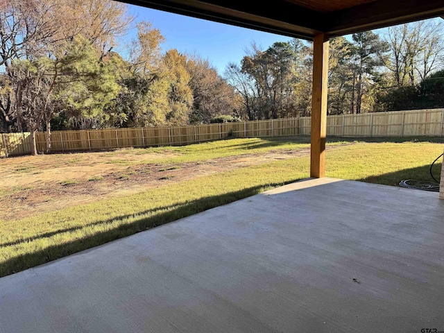 view of yard featuring a patio