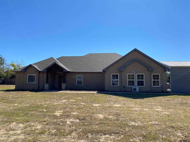 single story home with a front lawn