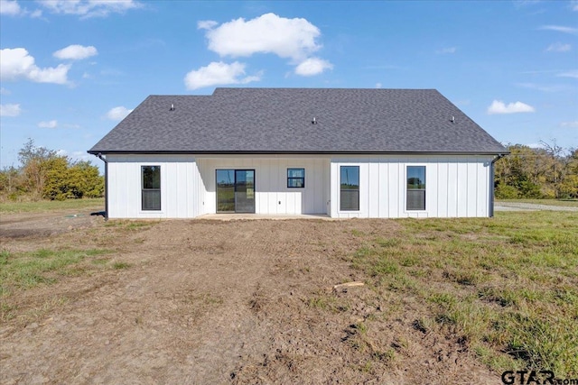 rear view of house featuring a lawn