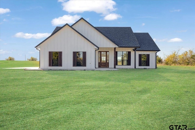 view of front of home with a front lawn