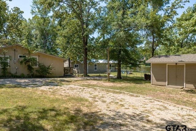 view of yard with a shed