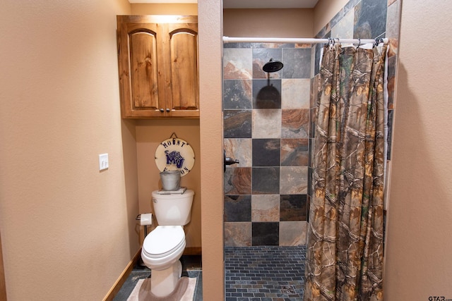 bathroom with curtained shower and toilet