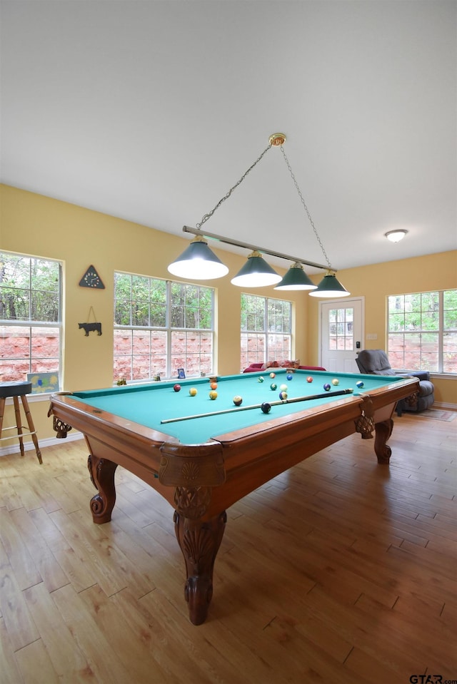 playroom with billiards, light wood-style floors, and baseboards