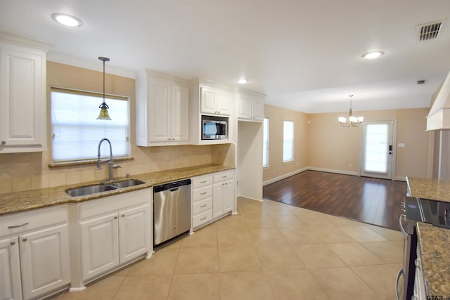 413 Maggie Cir, Flint, TX 75762 - kitchen featuring appliances with stainless steel finishes, a chandelier, white cabinets, and recessed lighting