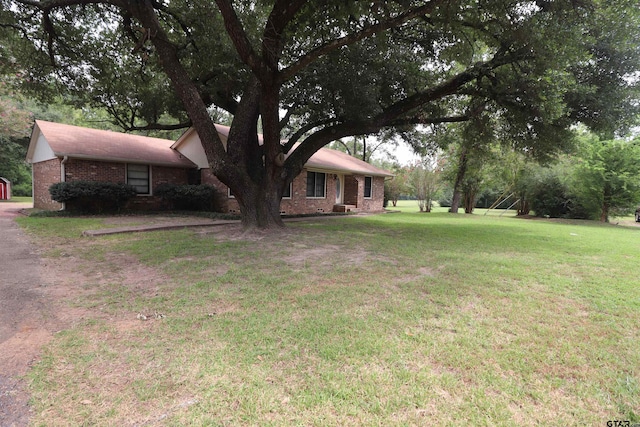 view of front of house featuring a front yard