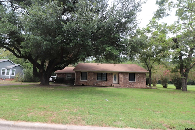 view of front facade with a front yard