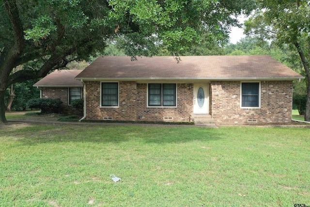 ranch-style house featuring a front yard