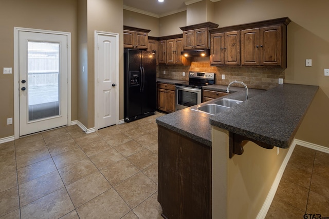 kitchen featuring under cabinet range hood, electric range, a sink, black fridge with ice dispenser, and dark countertops