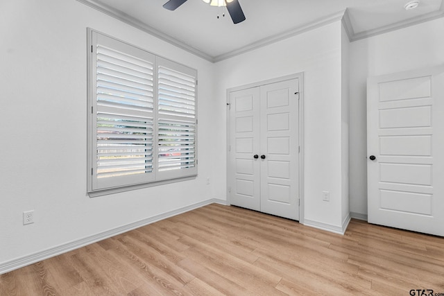 unfurnished bedroom with ornamental molding, ceiling fan, light hardwood / wood-style floors, and a closet