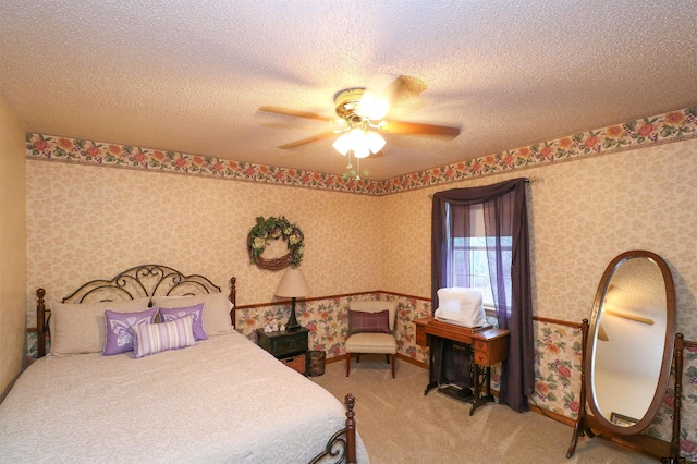 bedroom with ceiling fan, a textured ceiling, and carpet