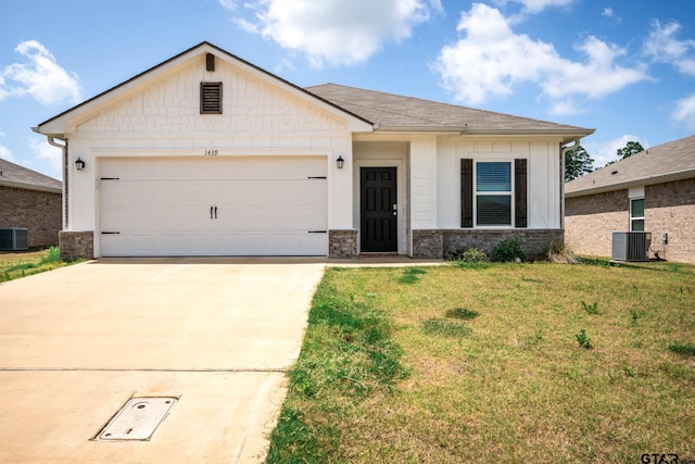 1439 Monterey Dr, Longview, TX 75601 - view of front of house with driveway, a front lawn, and a garage