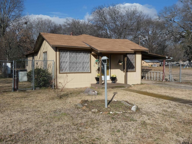 view of front of property featuring a carport