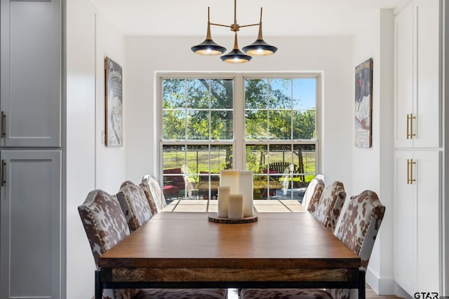 dining room with an inviting chandelier