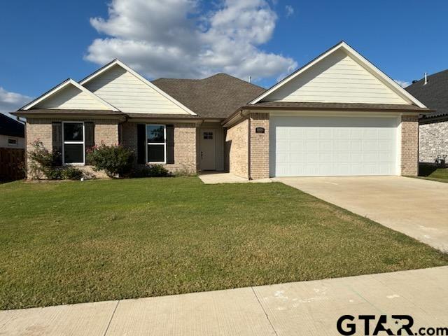 view of front of property featuring a garage and a front yard