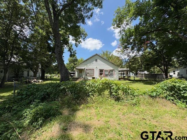 201 W Daingerfield St, Omaha, TX 75571 - photo 15