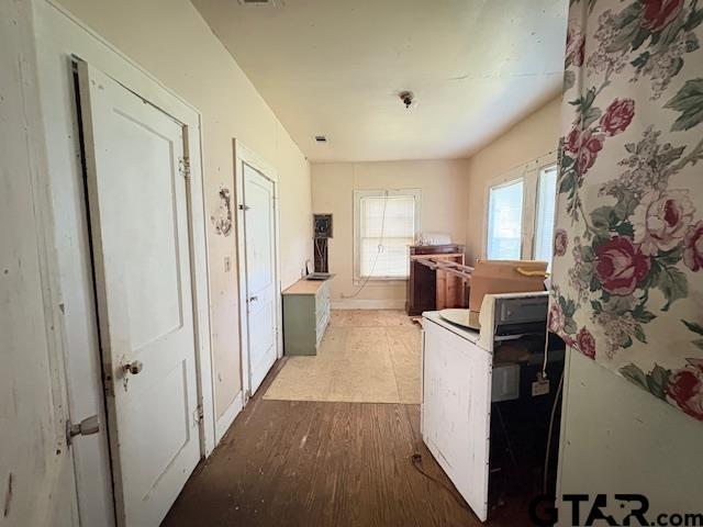 201 W Daingerfield St, Omaha, TX 75571 - photo 10