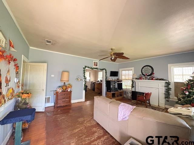 201 W Daingerfield St, Omaha, TX 75571 - photo 4