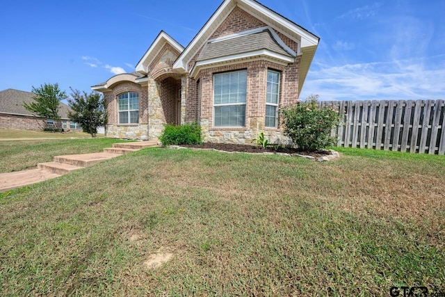 view of front of property with a front yard