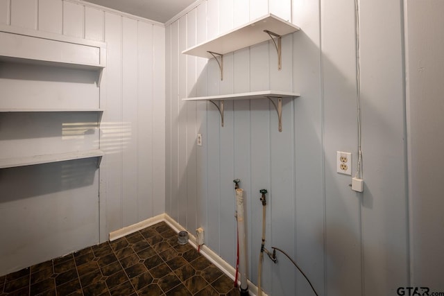 1400 Santa Rosa, Tyler, TX 75701 - laundry area with baseboards