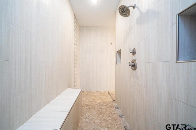 bathroom featuring tiled shower