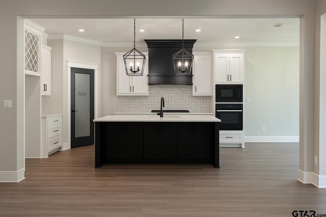 1057 Stagecoach Bnd, Bullard, TX 75757 - kitchen featuring open floor plan, a fireplace with flush hearth, crown molding, and baseboards