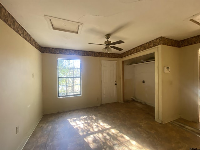 unfurnished bedroom featuring ceiling fan and a closet