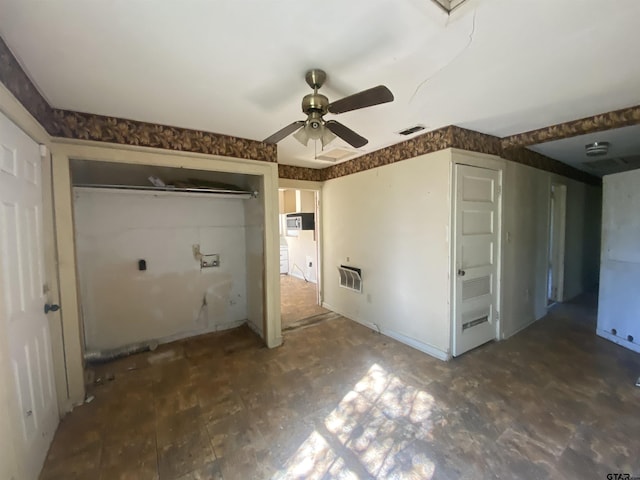 unfurnished bedroom featuring ceiling fan and a closet