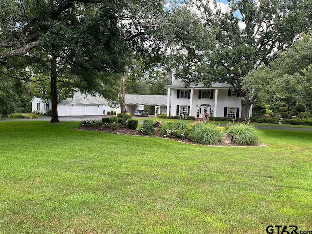 view of front of property featuring a front lawn and a porch