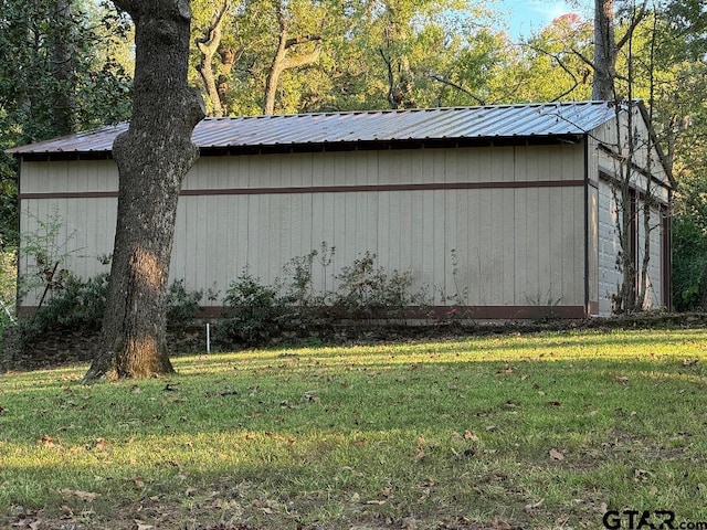 view of outdoor structure featuring a lawn