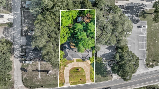315 E Hubbard St, Lindale, TX 75771 - aerial view of property and surrounding area with property boundaries highlighted