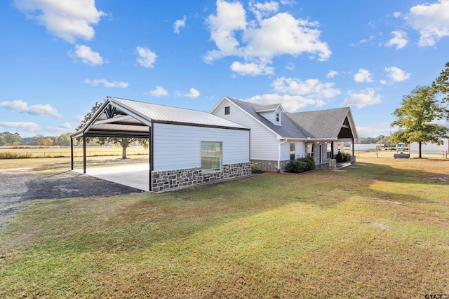 view of front of home with a front lawn