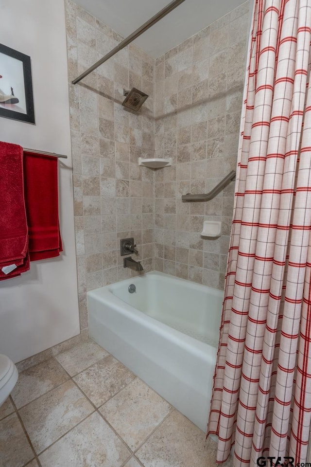 bathroom featuring shower / bath combo with shower curtain