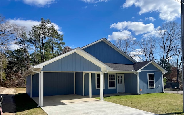 view of front of home with a front lawn and a carport