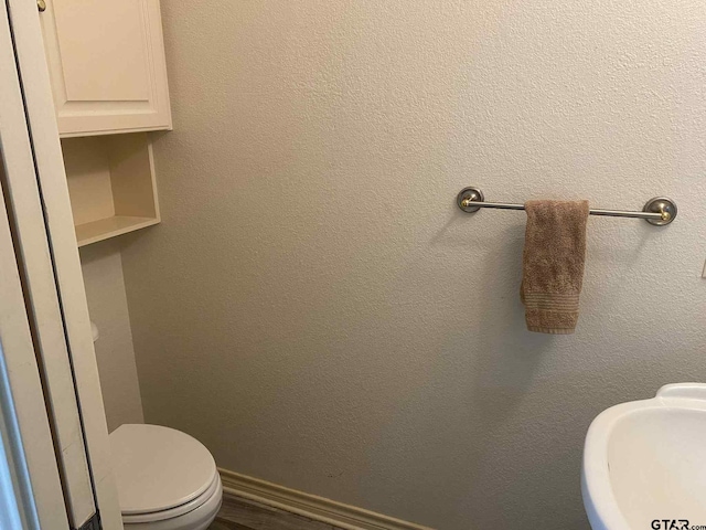 5304 Cedar Creek Dr, Kemp, TX 75143 - bathroom with toilet