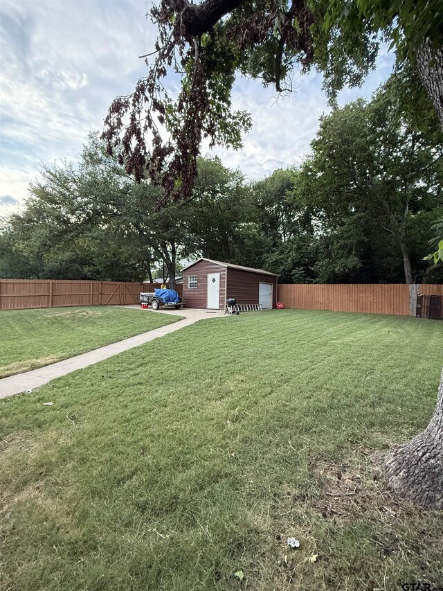 402 E Mims St, Tyler, TX 75702 - view of yard with a detached garage and an outdoor structure