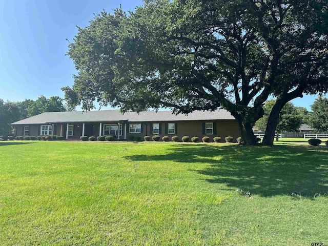 ranch-style home featuring a front yard