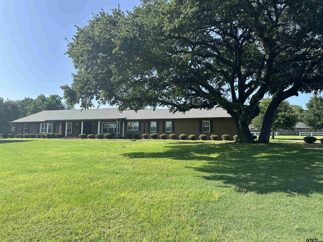 1248 Canada St, Jacksonville, TX 75766 - ranch-style house featuring a front yard