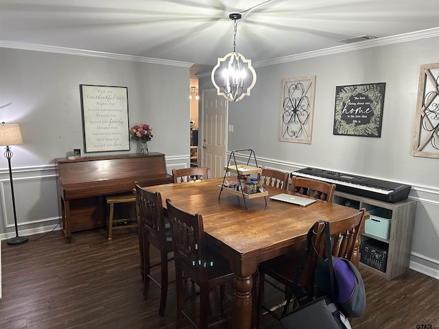 dining room featuring visible vents, ornamental molding, and wood finished floors