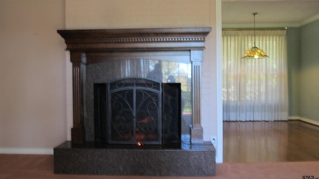 details with wood-type flooring and crown molding