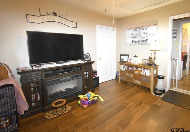 2333 Baretta Dr, Mesquite, TX 75181 - living area featuring wood finished floors