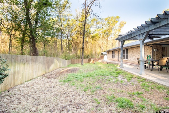 view of yard featuring a patio area, a fenced backyard, and a pergola