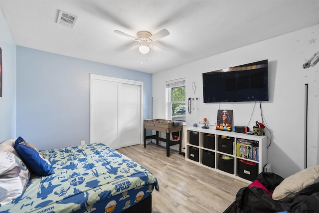 14553 Stone Creek Dr, Tyler, TX 75709 - bedroom with a closet, light wood-style floors, visible vents, and a ceiling fan