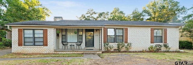 ranch-style house featuring covered porch