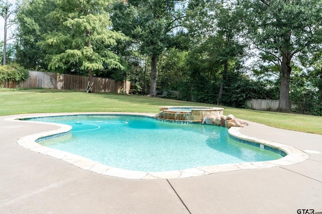 view of pool featuring a patio area, a yard, and an in ground hot tub