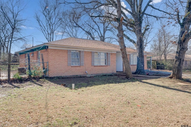 view of front of house featuring a front yard